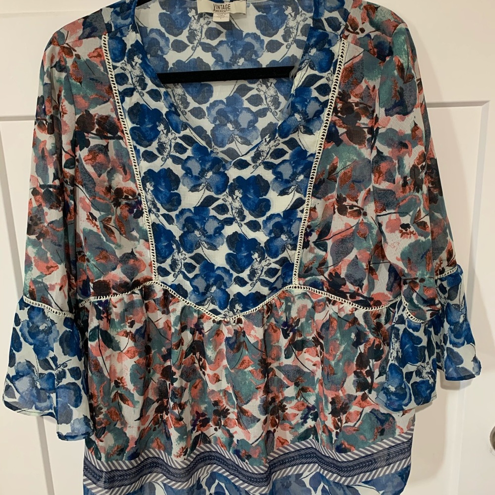 Flowy Blouse Vintage!